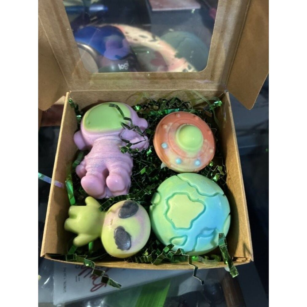 Handcrafted OUT OF THIS WORLD SOAP GIFT BOX! - Picture 2 of 6